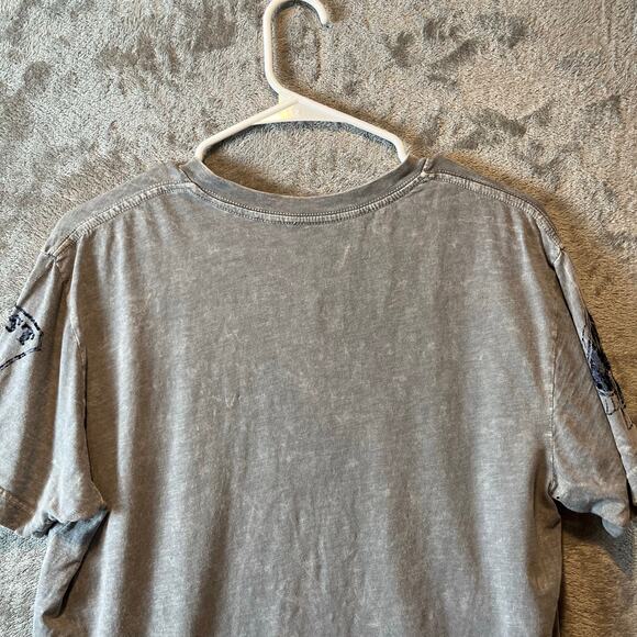 AFFLICTION Y2k Men's T-shirt V-Neck Flocked Grey Blue Size Medium Distressed - Picture 2 of 5